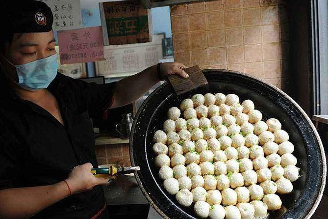Authentic Local Food Tour in Central Shanghai - Group Size and Atmosphere