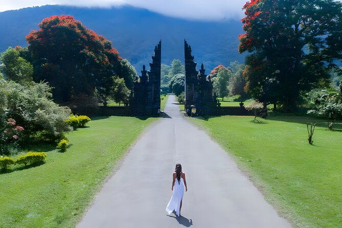 Bali Tour: Lake, Iconic Gate, Temple, Hot Spring and Rice Terrace - Additional Pass-By Attractions