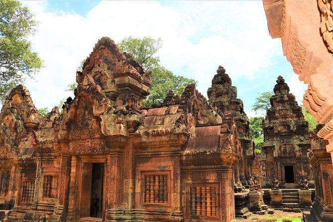 Banteay Srei and Grand Circuit Heritage Tour from Siem Reap - Transportation and Group Size
