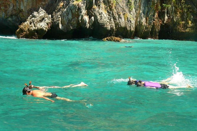 Beat the Crowds: Earlybird Phi Phi Islands by Speedboat - Transportation and Group Size