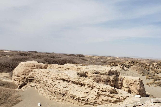 Best of Dunhuang Day Tour to Yulin Grottoes and Suoyangcheng Ruins - Authentic Experiences and Local Flavor