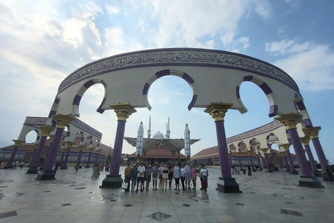 Borobudur Private Excursion From Semarang (Upper level access) - FAQs
