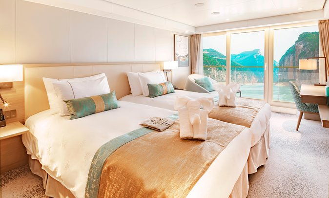 Chongqing to Yichang: 3-Night Luxury CENTURY GLORY Yangtze River Cruise Tour - Authentic Traveler Insights