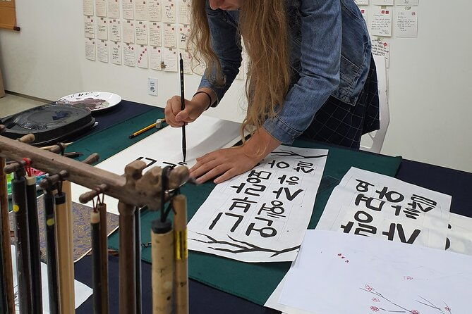 Create a Korean Calligraphy Scroll with Jeongju in Insadong Seoul - The Atmosphere and Setting