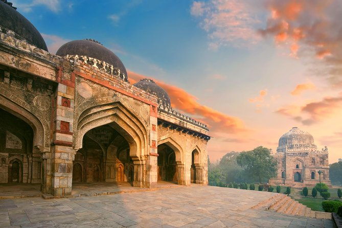 Delhi Best of Monuments Half Day Tour - The Experience and Guides: Knowledge, Humor, and Local Flavor