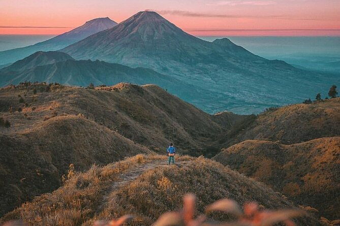 Dieng Plateau with Sikunir Sunrise Full-Day Tour - Discovering the Arjuna Temple Complex