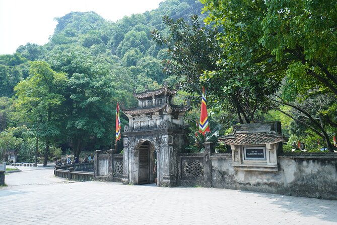 Full Day Hoa Lu/Tam Coc/ Mua Cave Tour by Limousine Bus - Transportation and Convenience