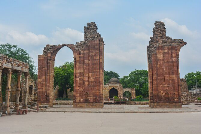 Half-Day Tour Of Qutb Minar, Humayun Tomb and Agrasen Ki Baoli - The Sum Up