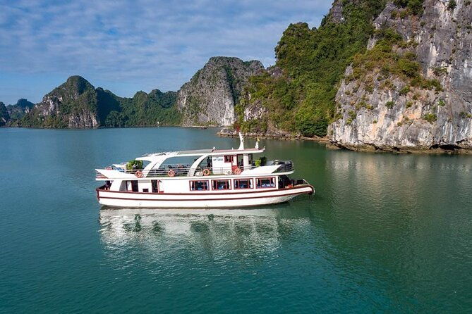 Halong Bay Cruise Luxury Full Day Tours - Lunch on Board: Fresh Seafood and Local Flavors