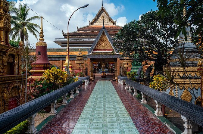 Highlights & Hidden Gems With Locals: Best of Siem Reap Private Tour - The Experience You Can Expect
