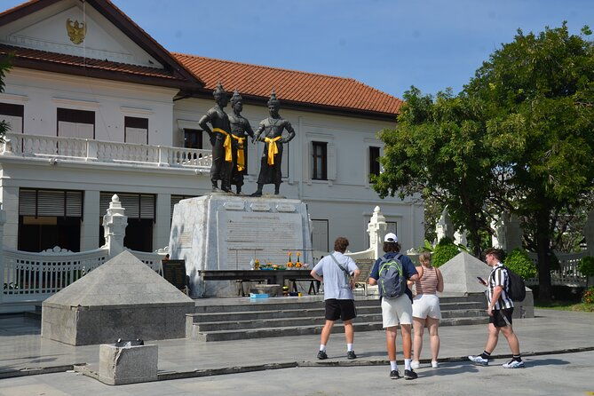 Historic Temples and City Guided Walking Tour in Chiang Mai - Practical Details and What to Expect