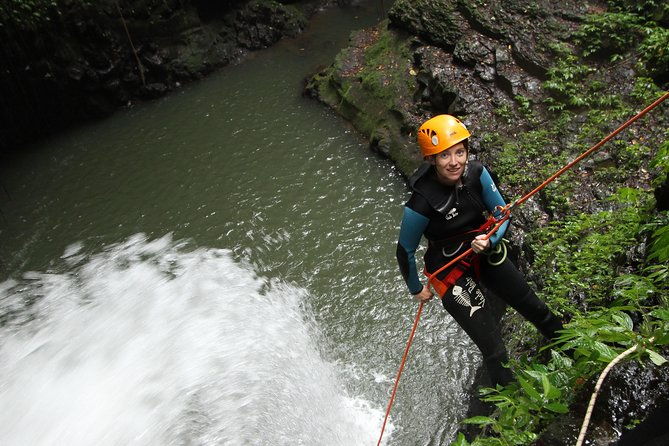 Intermediate canyoning trip in Bali " Samba canyon " - The Views & Environment