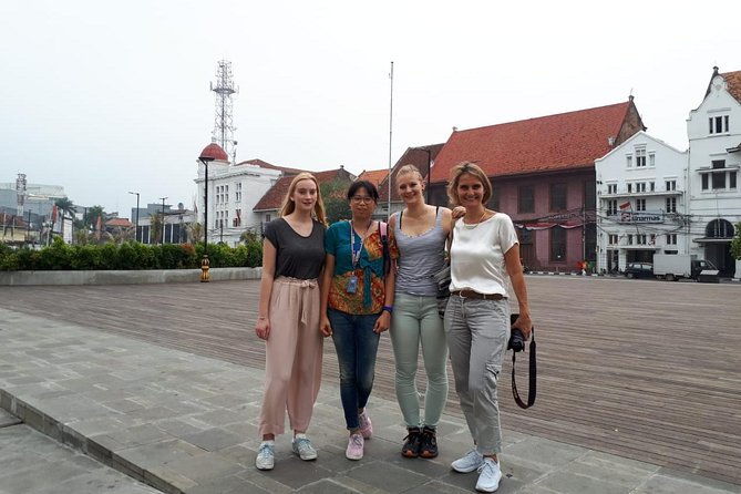 Jakarta Private Tour with local Guide & Lunch - FAQs