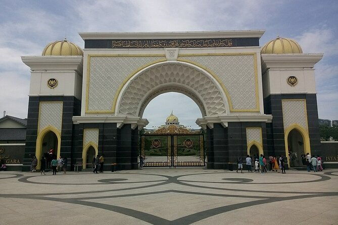 Kuala Lumpur City Tour Full Day 8 hours - Batik and Local Handicrafts