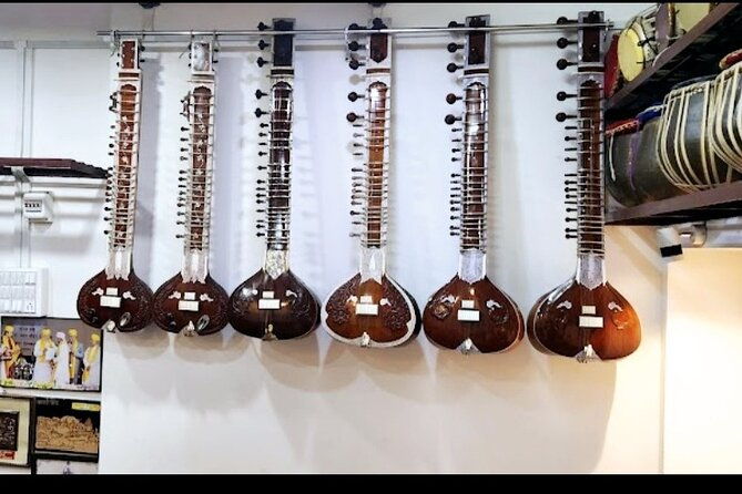 Learn to play a traditional indian instrument in Varanasi! - The Sum Up