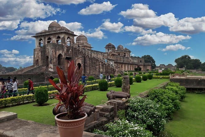Mandu & Maheshwar Day Tour from Indore with Guide & Entrances - Who Should Consider This Tour?