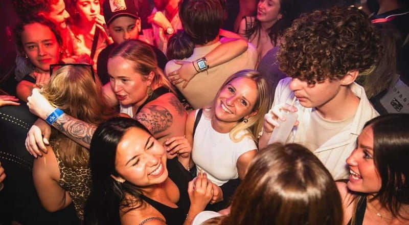 Nice: Party Bar Crawl, 4 Bars + 1 Club with VIP & Free Shots - What Makes This Tour Stand Out