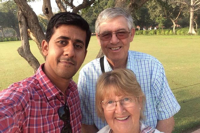 Overnight Agra Taj Mahal Tour From Delhi - Authentic Experiences and Insights from Reviewers