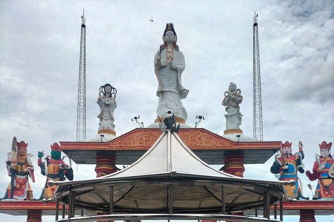 Private Day Tour Surabaya Historiculture - Transportation and Guide Experience