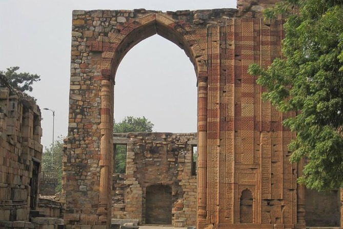 Private Full Day Guided Tour of Delhi and Old Delhi - Iconic Monuments: Qutub Minar and Raj Ghat