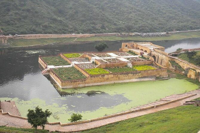 Private Jaipur Pink City Tour by Car & Driver with a Tour Guide - A Refreshing Break at Galta Ji (Monkey Temple)