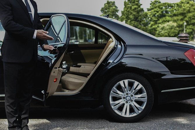 Private Round-Trip Transfer between Airport and Hotel - The Sum Up