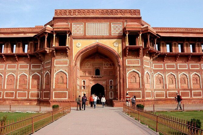 Private Same Day Abhaneri Stepwell and Taj Mahal Tour from Jaipur - FAQ  