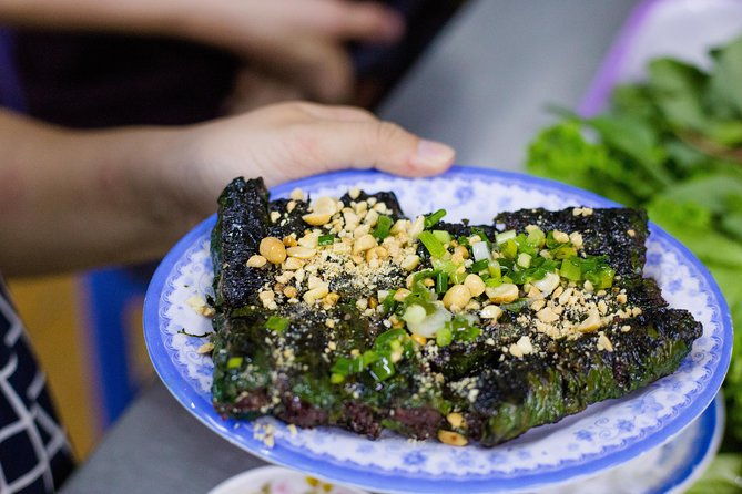 Private Street Food Evening Walking Tour in Ho Chi Minh City - Guides and Personal Touch