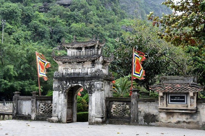 Private Tour: Hoa Lu and Tam Coc Boat and Bike Day Trip from Hanoi - Who Should Consider This Tour?