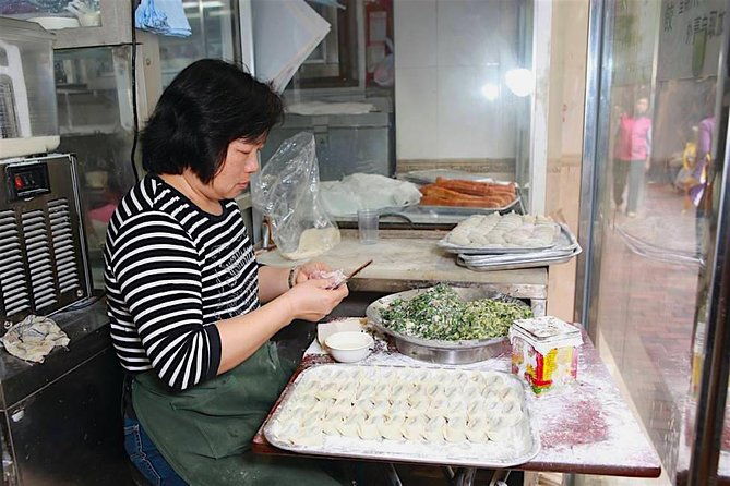 Small Group Kowloon Michelin Rated Street Food and Culture Tour - Is It Worth the Price?