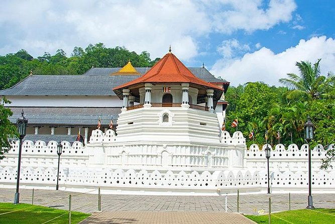 Sri Lanka Tour Packages with English Speaking Driver Guide and Car - FAQs