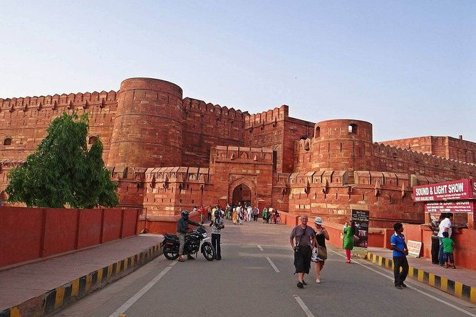 Taj Mahal and Agra Tour By Express Train - A Delicious Break: Gourmet Lunch