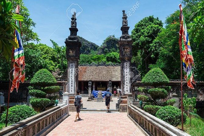 Trang An Hoa Lu Mua Cave Tour [Japanese guide, limousine bus, lunch and dinner included] - Frequently Asked Questions