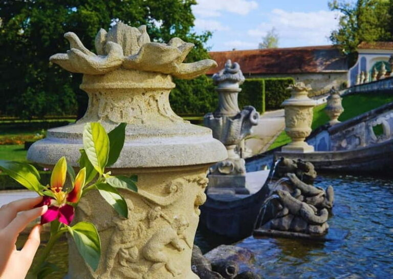 3h Royal Castle Tour, Interior, Pralines, Coffee & Dessert - Who is This Tour Best Suited For?