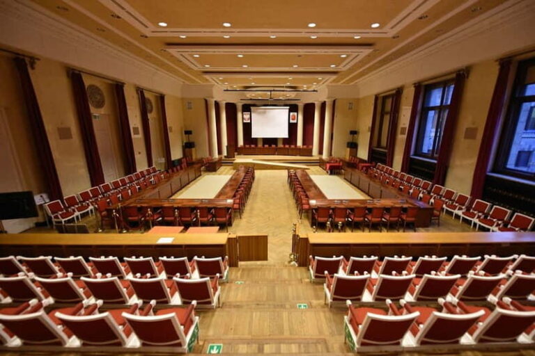 4 hour: Palace of Culture & Science and Lazienki Park - The Art and Architecture of the Palace