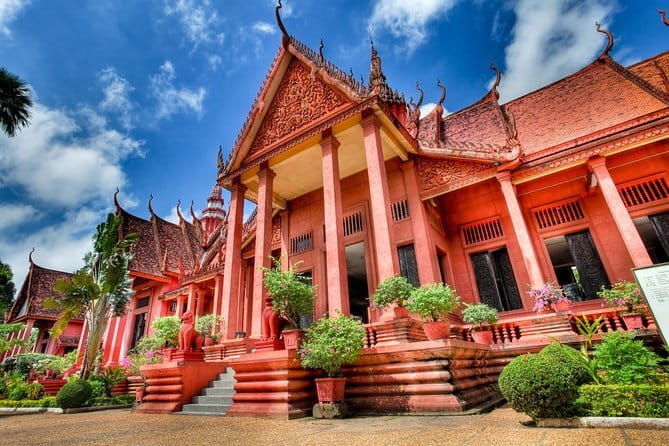 4 Hours Private Phnom Penh National Museum and Royal Palace Tour - Key Points