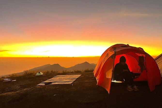 3 days 2 night trekking Rinjani to Summit and lake - Day 2: Summiting at Dawn and Visiting the Lake