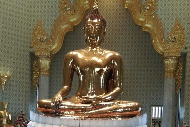 Bangkok City & Temple Tour By Selfie Expert : WatTraimit & WatPho - Who Might Want More