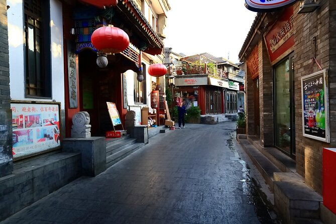Beijing Hutong Night Tour with Yunnan Style Dinner and Chartered Boat Ride at Houhai Lake - FAQ