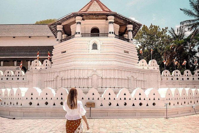 Chic Island | 10 Days Tour - Day 4 & 5: Discovering Kandy’s Cultural Heritage