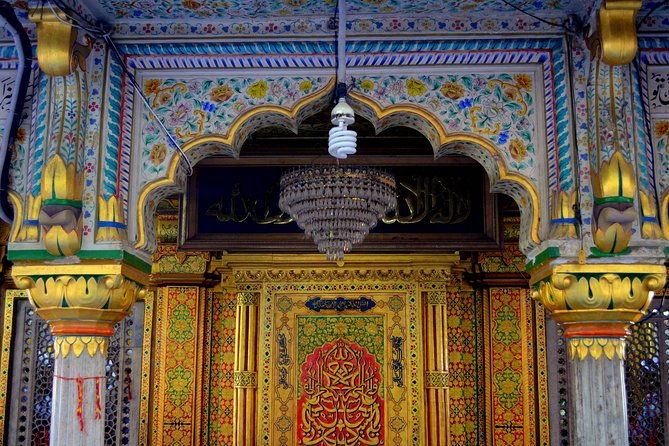 Divine Delhi: Explore Indian Faiths on a Cultural Tour - Who Should Consider This Tour?