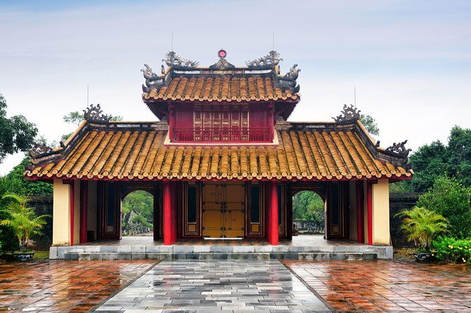 Explore Hue's 3 Royal Tombs with an (ES) driver only. - FAQ