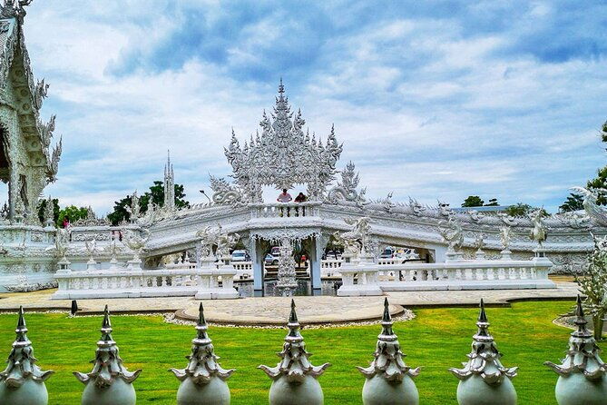 Full Day Tour White Temple Black House and Blue Temple with Lunch - Who Might Want to Skip This Tour?