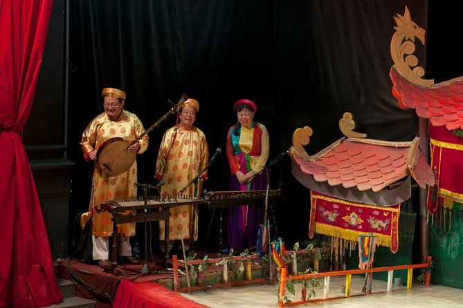 Ha Noi Night Exploration And Water Puppet Show - Post-Show Dinner at West Lake