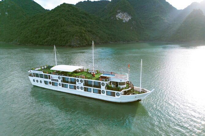 HALONG BAY LUXURY IRIS CRUISE DAY TRIP-BEST SELLER: Kayak, Music - Who is This Tour Best For?