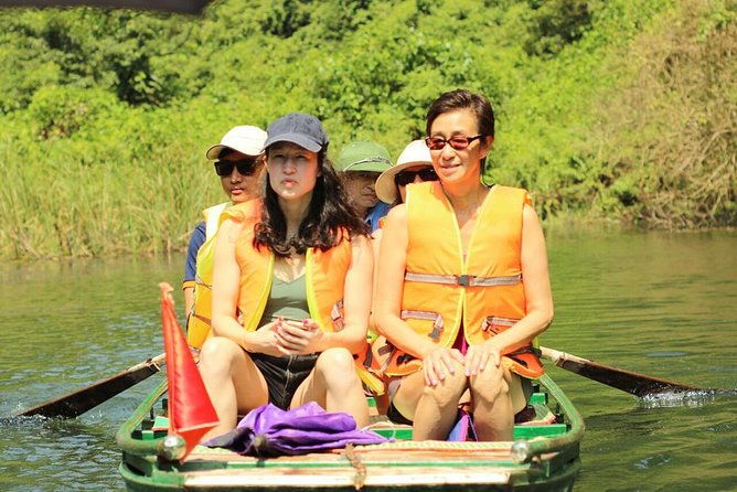 Hoa Lu Temple, Trang An boat trip & Mua Cave Mountain day trip - best selling - FAQ