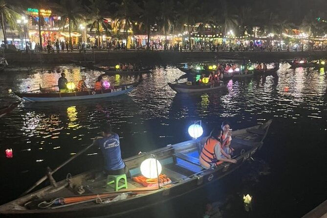 Hoai River Boat Trip by Night with Release Lantern - FAQ