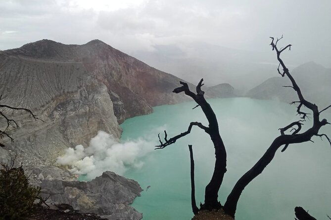 Ijen Crater Private Guided Trekking Tour From Bali - Descending and Returning