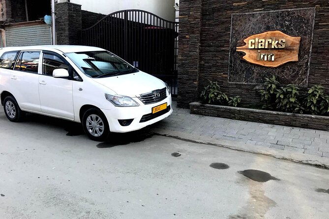 Innova To and Fro Pvt. Airport Transfer from Srinagar / Dal Lake - A Typical Journey: From Srinagar Airport to Dal Lake