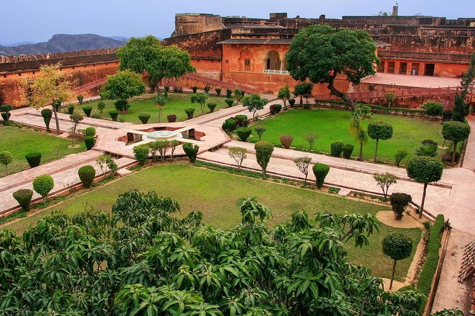 Jaipur Amer Fort, Jal Mahal & Stepwell Private Half-Day Tour - FAQs